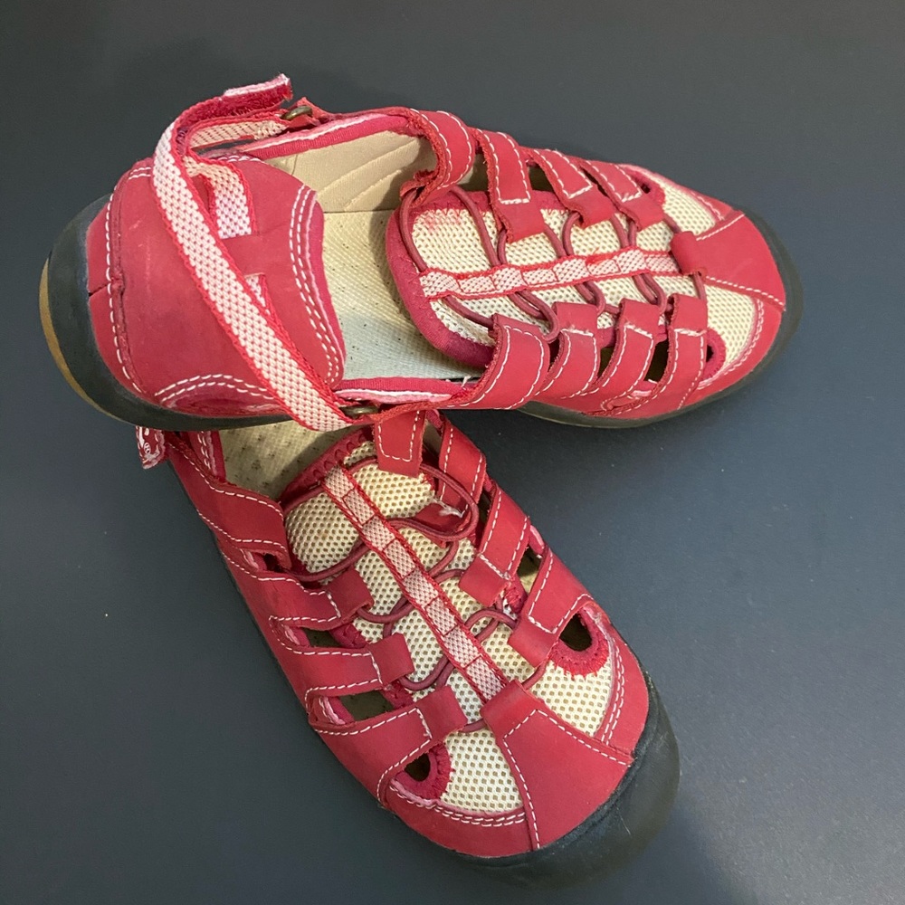 Alpine Design closed toe sandals